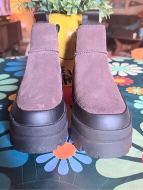 UGG Women's Brisbane Chelsea boots in the burnt cedar colorway